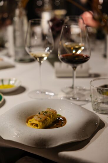 La tavola vista dall’obbiettivo del fotografo Maurizio Adamo