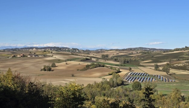 Impianto agrivoltaico nella valle di Altavilla Monferrato: il Comune di Viarigi fa ricorso al Tar