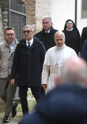 Papa Leone XIV a Montefalco, nel convento che custodiva le antiche piante di Sagrantino 