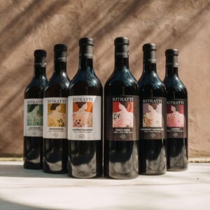 Il vino nasce dall’ascolto del vigneto nella sua essenza e dal profondo rispetto per chi lo coltiva