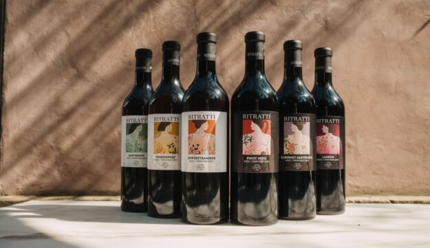 Il vino nasce dall’ascolto del vigneto nella sua essenza e dal profondo rispetto per chi lo coltiva