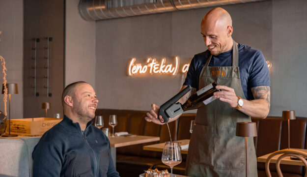 Nasce la prima guida dedicata ai migliori locali per il vino al bicchiere: a firmarla è Coravin