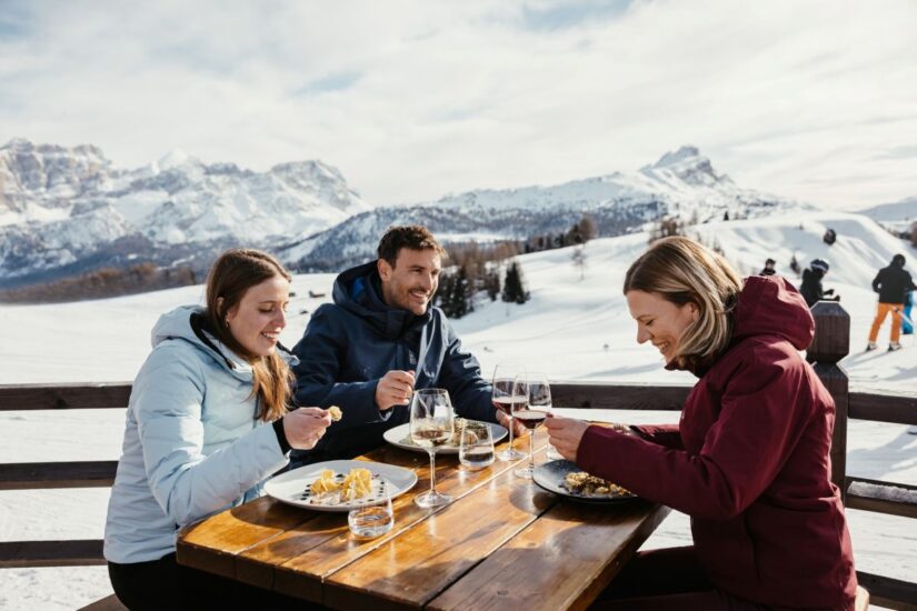 Il “Gourmet Skisafari” nei rifugi sulle Dolomiti in Alta Badia con piatti di chef stellati ed i vini altoatesini