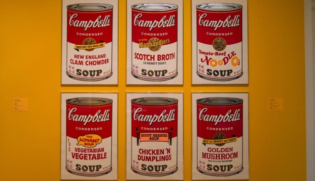 Dalle tele di Andy Warhol alle tavole italiane: l&rsquo;icona della Pop Art Campbell&rsquo;s investe in Italia