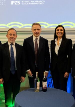 Il tricolore sui vini della Capitale: anche le bottiglie della Roma Doc hanno la nuova fascetta