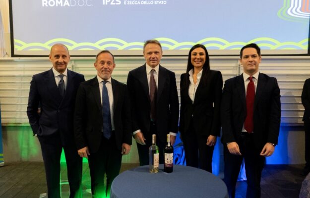 ARSIAL, CONSORZIO ROMA DOC, CONTRASSEGNO DI STATO, fascetta di stato, FRANCESCO LOLLOBRIGIDA, ISTITUTO POLIGRAFICO E ZECCA DELLO STATO, MINISTRO DELL'AGRICOLTURA, REGIONE LAZIO, ROMA DOC, TRICOLORE, Italia