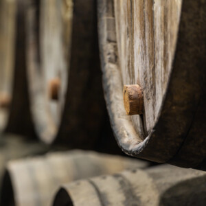 Dalle denominazioni pi&ugrave; grandi a quelle &ldquo;gioiello&rdquo;: le giacenze di vino italiano crescono