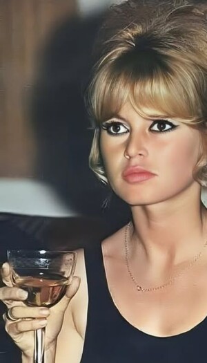 &ldquo;BB&rdquo; come lo Champagne di Brigitte Bardot: &ldquo;ma vie a &eacute;t&eacute; remplie de bulles de Champagne&rdquo;