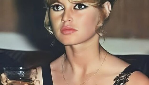 &ldquo;BB&rdquo; come lo Champagne di Brigitte Bardot: &ldquo;ma vie a &eacute;t&eacute; remplie de bulles de Champagne&rdquo;