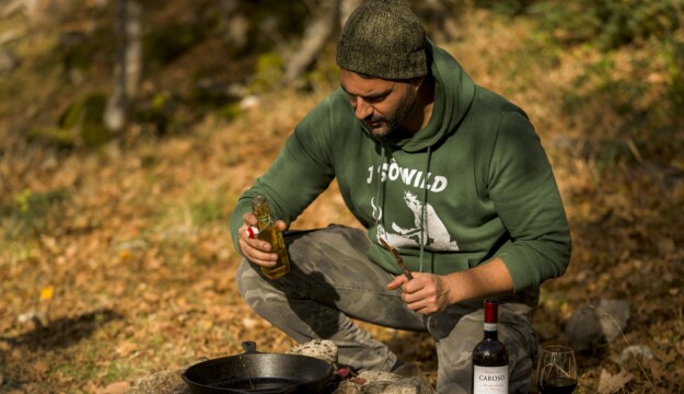 Citra, cantina big dell’Abruzzo, racconta il suo vino “top” Caroso con “Chef Wild” Davide Nanni