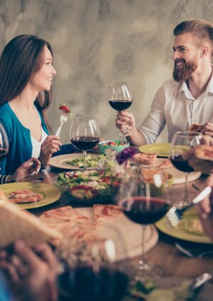 Chi beve regolarmente quantit&agrave; moderate di vino ha un rischio di mortalit&agrave; inferiore ai non bevitori