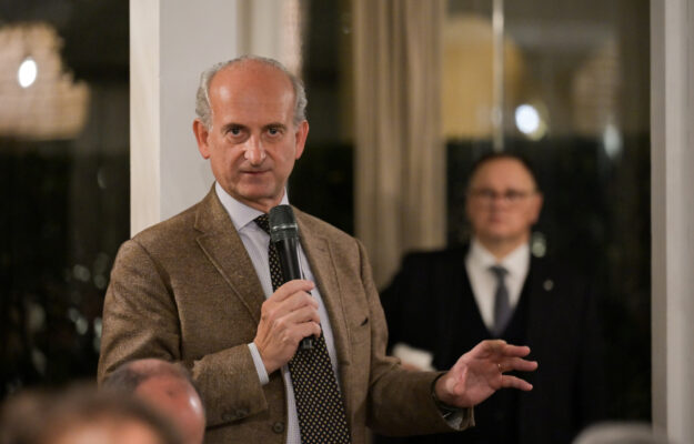 DAZI, ESTIRPAZIONE VIGNETI, EXPORT, FONDI OCM, GOVERNO ITALIANO, LAMBERTO FRESCOBALDI, MERCATI, POLITICA, PROMOZIONE, UIV, UNIONE ITALIANA VINI, USA, Italia