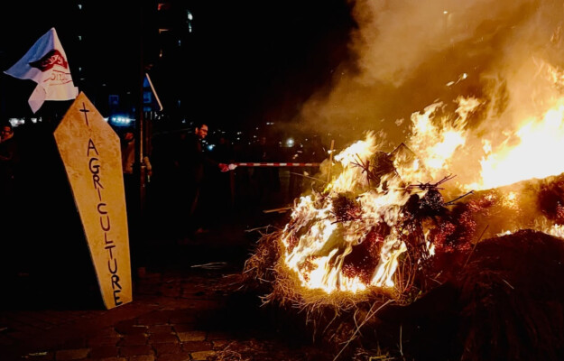 AGRICOLTURA FRANCESE, CITÉ DU VIN DI BORDEAUX, FRANCIA, PROTESTE, VINO FRANCESE, Mondo