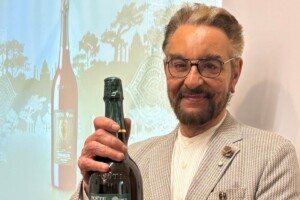 “Action!” è il Prosecco di Sandokan, firmato da Kabir Bedi, che aiuta i bambini fragili in India