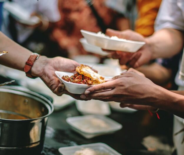 A Natale, &egrave; tempo di lasagne anche &ldquo;sospese&rdquo;, pronte da donare a chi ne ha bisogno