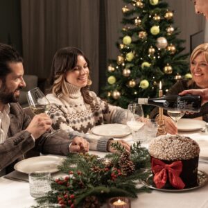 Tra viaggi, cenoni, cioccolato e desideri, ecco i trend by WineNews per il Natale 2025&nbsp;