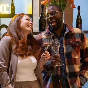 In un 2024 difficile, le bollicine resistono grazie ai giovani, e il Prosecco cresce