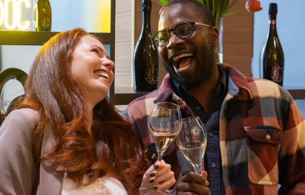 CHAMPAGNE, CONSUMI, EXPORT, FRANCIA, GEN Z, GIOVANI, IWSR, MERCATI, MILLENNIALS, PROSECCO, SPUMANTI, UK, USA, Mondo