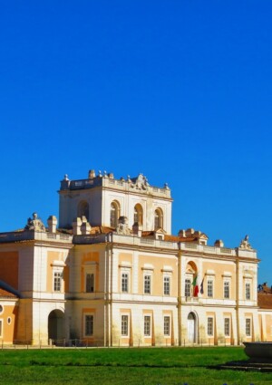 Un giardino con Bee Hotel e un laboratorio dedicato alle api da miele nella Reggia di Carditello