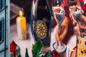 Vino & street art, panettone & bollicine, nel nuovo murales firmato Prosecco Doc a Milano