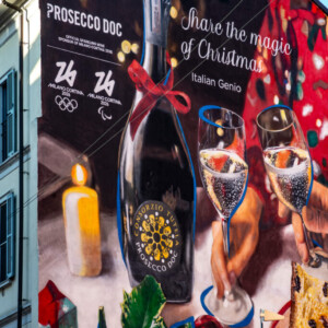 Vino & street art, panettone & bollicine, nel nuovo murales firmato Prosecco Doc a Milano
