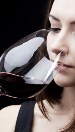 Come il bicchiere e il servizio possono far cambiare la percezione valoriale di un vino