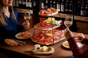 La ricerca scientifica che riabilita il vino come &ldquo;scudo&rdquo; contro depressione e declino cognitivo