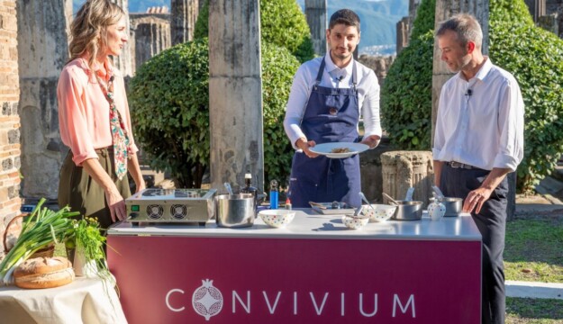 Lo chef Fabrizio Mellino cucina a Pompei le antiche ricette dei romani in chiave contemporanea