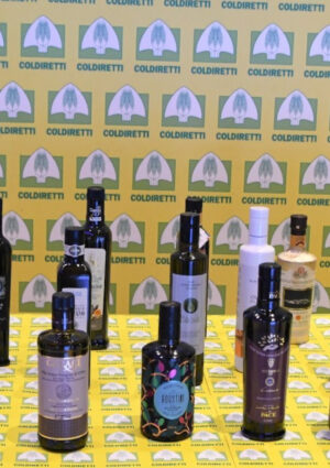 &ldquo;L&rsquo;olio straniero inonda l&rsquo;Italia&rdquo;: Coldiretti lancia l&rsquo;allarme sulla concorrenza sleale