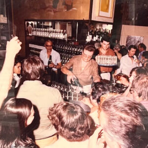 La storica Enoteca Cotti di Milano, amata da Arnaldo Pomodoro e Indro Montanelli, passa di mano