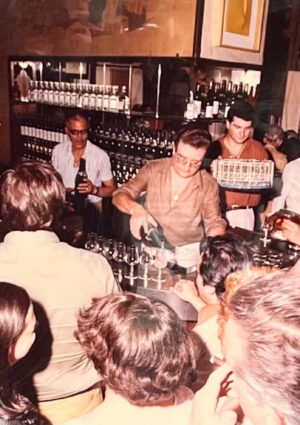 La storica Enoteca Cotti di Milano, amata da Arnaldo Pomodoro e Indro Montanelli, passa di mano