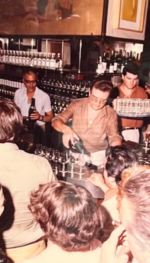 La storica Enoteca Cotti di Milano, amata da Arnaldo Pomodoro e Indro Montanelli, passa di mano