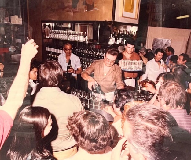 La storica Enoteca Cotti di Milano, amata da Arnaldo Pomodoro e Indro Montanelli, passa di mano