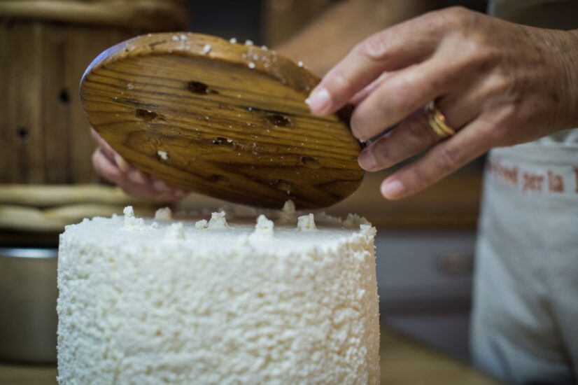 “Ski & Cheese”, una degustazione di formaggi altoatesini a bordo pista con Martin Pincher in Valle Aurina