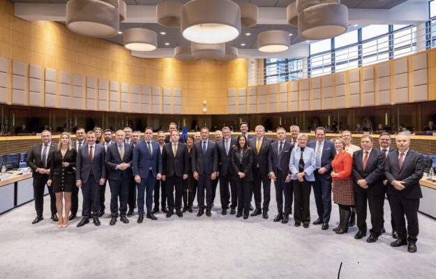 AGRICOLTURA ITALIANA, AGRICOLTURA UE, CIA AGRICOLTORI ITALIANI, Coldiretti, COMMISSIONE UE, Confagricoltura, GOVERNO ITALIANO, LEGACOOP AGROALIMENTARE, MERCOSUR, PAC POST 2027, UE, URSULA VON DER LEYEN, Non Solo Vino