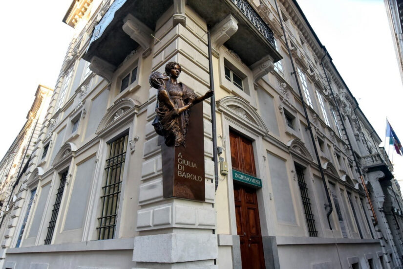 “Il Barolo a Palazzo Barolo” a Torino, dove è stata svelata una scultura della Marchesa di Barolo dell’artista Garbolino Rù
