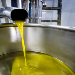 &ldquo;Blitz&rdquo; ad Agrigento: olio &ldquo;taroccato&rdquo; venduto come extravergine di oliva in Italia e all&rsquo;estero