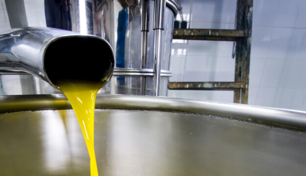 &ldquo;Blitz&rdquo; ad Agrigento: olio &ldquo;taroccato&rdquo; venduto come extravergine di oliva in Italia e all&rsquo;estero