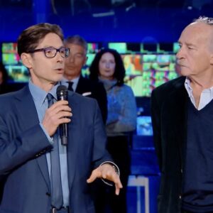 &ldquo;Come il buon vino, migliora con il tempo&rdquo;: cos&igrave; Pier Silvio Berlusconi sul Tg5, che compie 34 anni