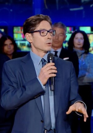 &ldquo;Come il buon vino, migliora con il tempo&rdquo;: cos&igrave; Pier Silvio Berlusconi sul Tg5, che compie 34 anni