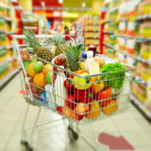 Prezzi al consumo, nel 2025 rincarano ancora bevande, alimentari e ristoranti