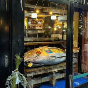 Il tonno rosso pi&ugrave; caro di sempre nella prima asta dell&rsquo;anno a Tokyo: venduto a 2,8 milioni di euro