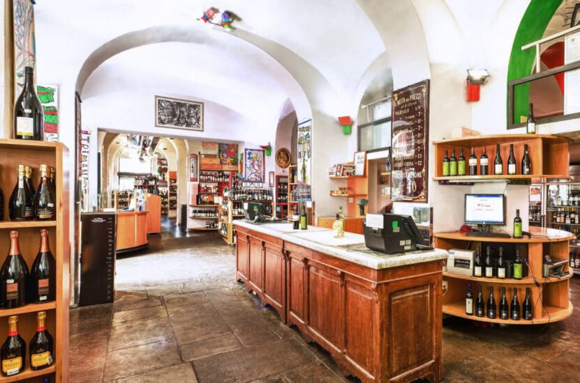 “Nero di seppia e Giallo Limoncello”, la rassegna letteraria noir tra un calice e l’altro di vino nello storico ilwinebar Trimani della Capitale