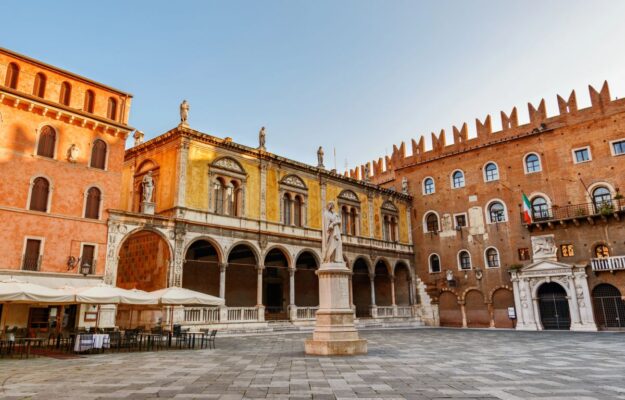 CAFFÈ DANTE BISTROT, DANTE, DIVINA COMMEDIA, ESILIO, PIAZZA DEI SIGNORI, POSSESSIONI SEREGO ALIGHIERI, VALPOLICELLA, VERONA, Italia