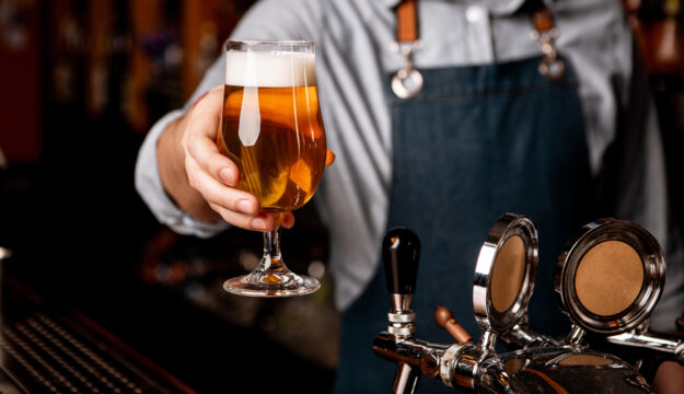 La birra artigianale continua a crescere nei consumi fuori casa (+5% sul 2024)