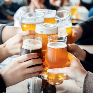 Socialit&agrave; fuori casa, birra &ldquo;decisiva&rdquo; per il 62% dei locali e scelta a cena (59%) e aperitivo (41%)