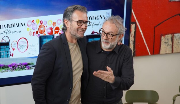 Bottura-Cracco, passaggio di &ldquo;testimone&rdquo; per raccontare la terra la cui anima &egrave; la tavola