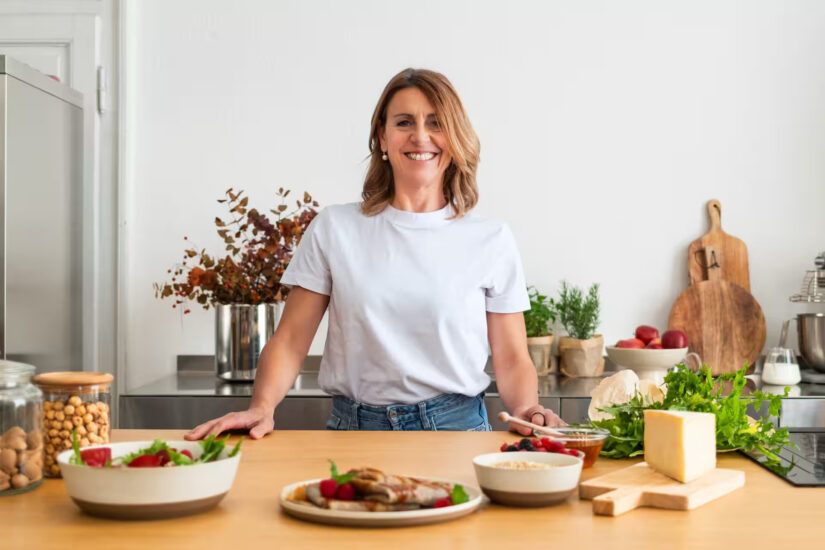 Leggenda dello sci italiano, Deborah Compagnoni cucina ricette della sua Valtellina a Casa Airbnb a Milano