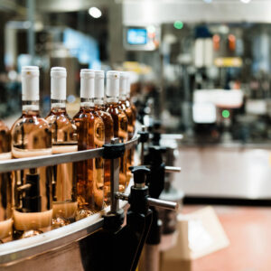 Imbottigliamenti vino italiano, nel 2025 -2,1% sul 2024: bene Docg-Doc (+1%) e bianchi (+2,7%)