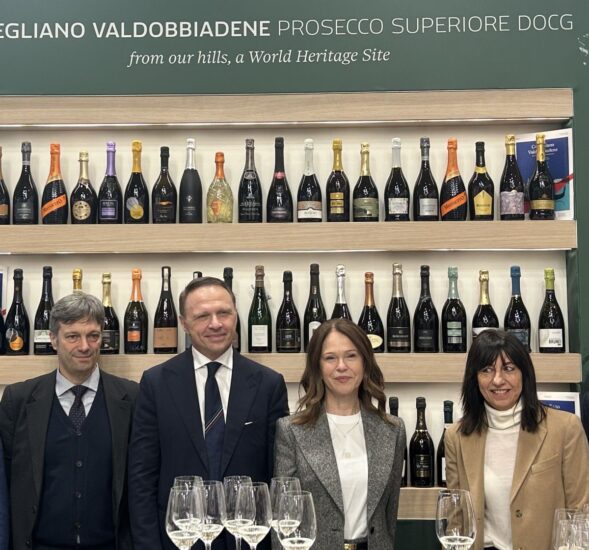 Il Ministro dell’Agricoltura, Francesco Lollobrigida, a Wine Paris (credit: Consorzio Conegliano Valdobbiadene Prosecco Superiore Docg)